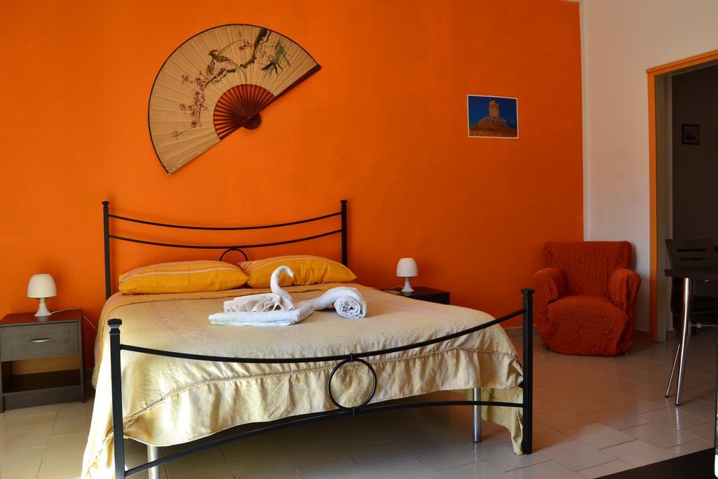 Casa Vacanze Laura Изола-делле-Феммине Экстерьер фото