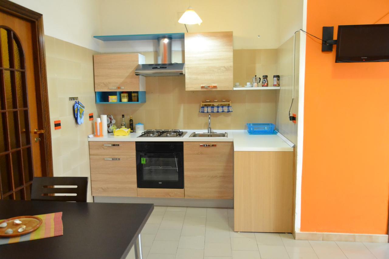 Casa Vacanze Laura Изола-делле-Феммине Экстерьер фото