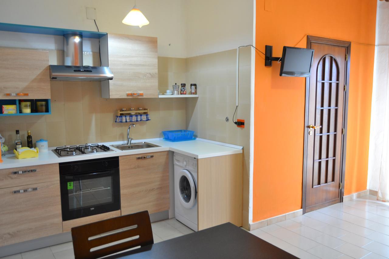 Casa Vacanze Laura Изола-делле-Феммине Экстерьер фото