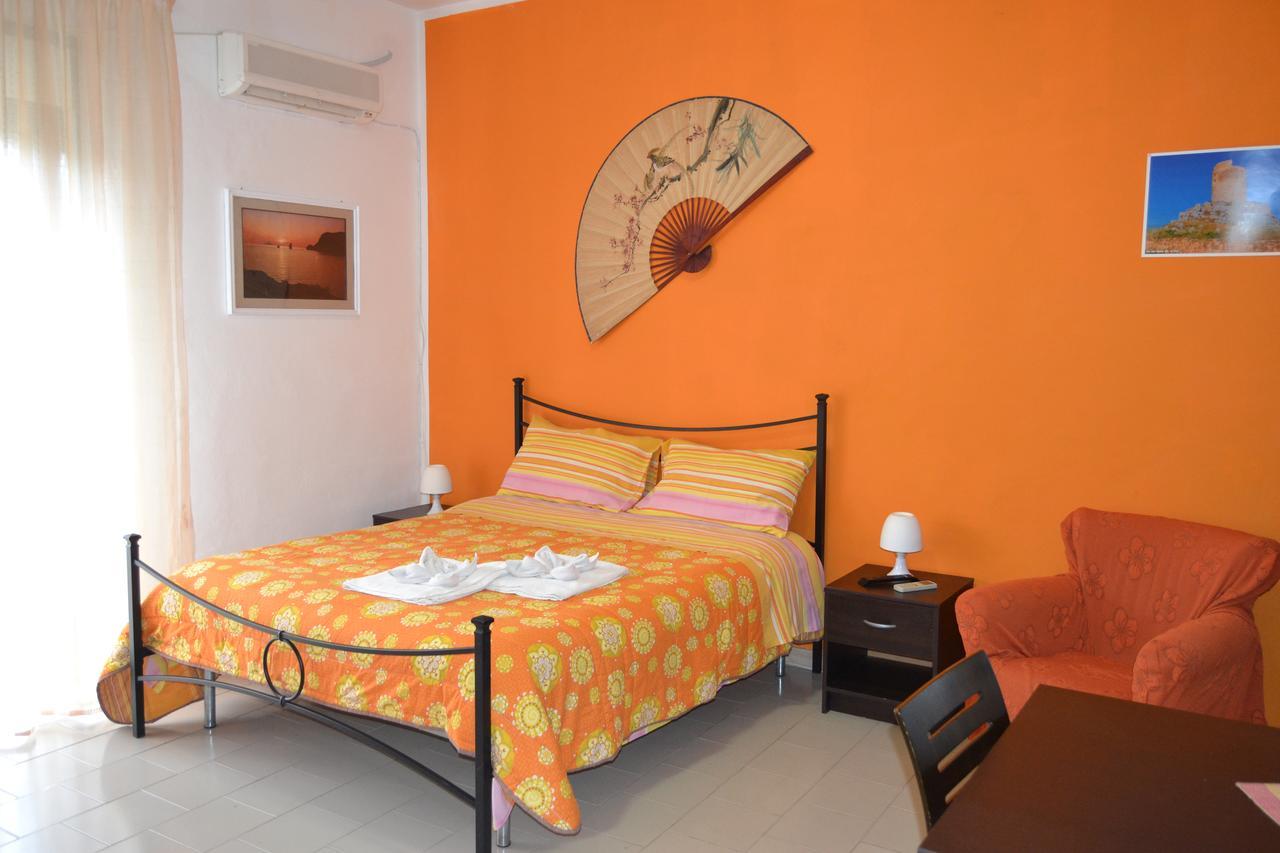 Casa Vacanze Laura Изола-делле-Феммине Экстерьер фото